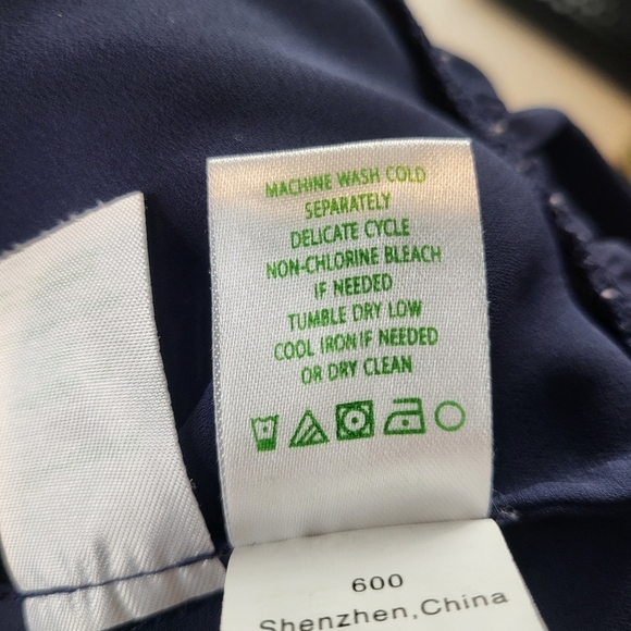 Lilly Pulitzer Gramercy blue sleeveless split v neckline ruffle hem top size M - Picture 11 of 11